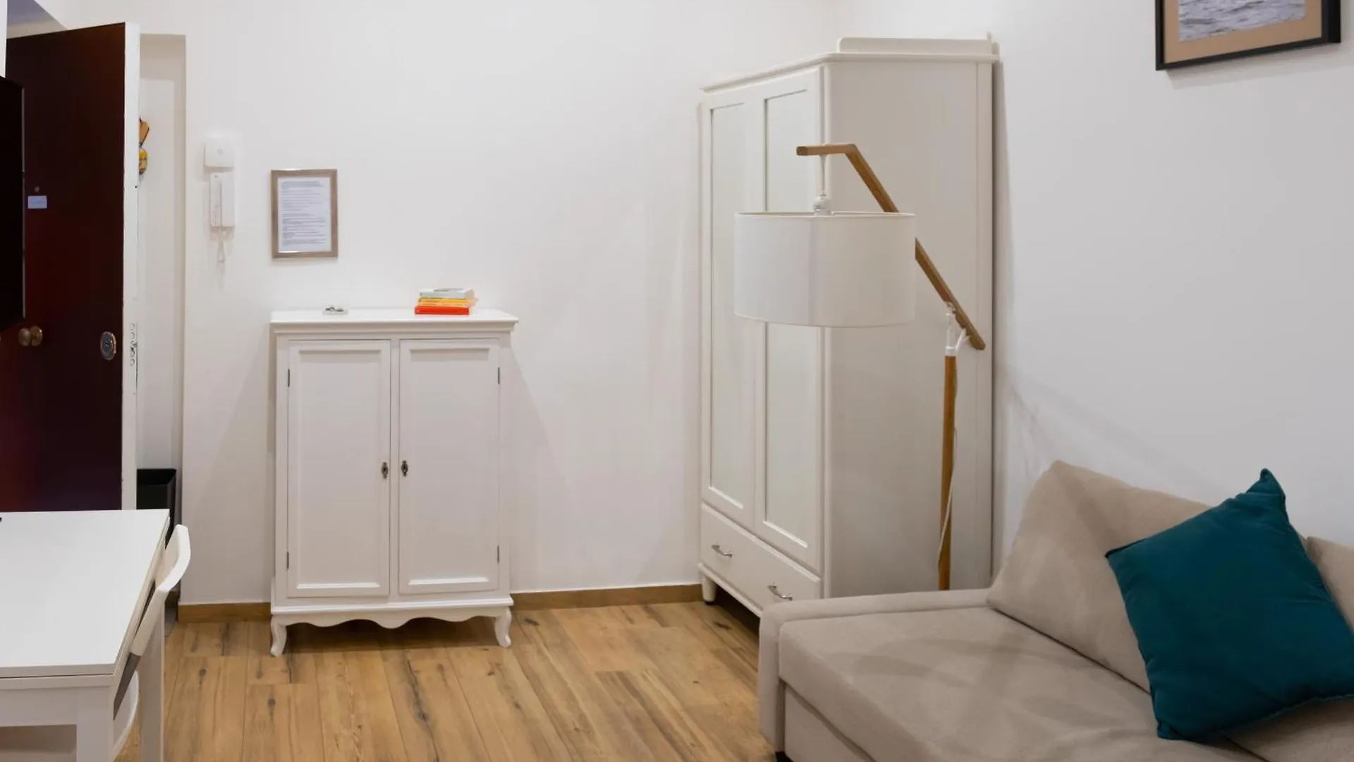 Colibri A Piazza Dante Apartment Naples